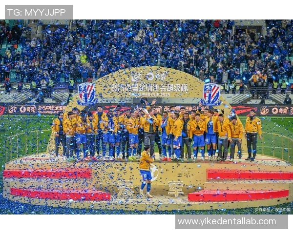 绿茵巨星闪耀时刻展现足球激情与荣耀瞬间 绿茵巨星闪耀时刻展现足球激情与荣耀瞬间