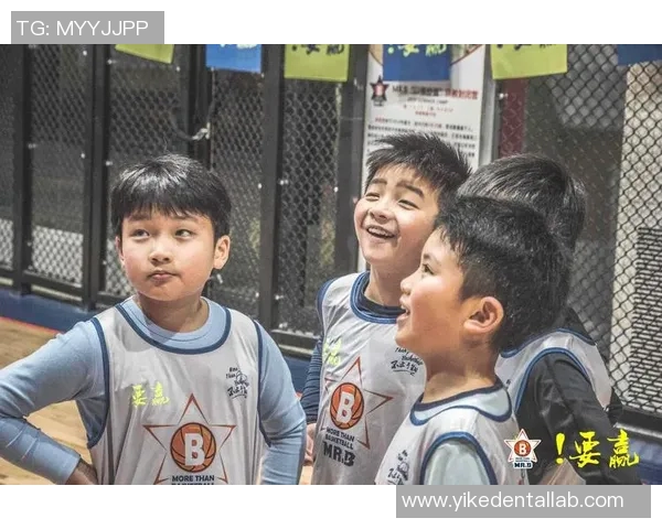 足球场上的小球星们热血激战展示青春风采卡通形象萌动精彩瞬间 足球场上的小球星们热血激战展示青春风采卡通形象萌动精彩瞬间